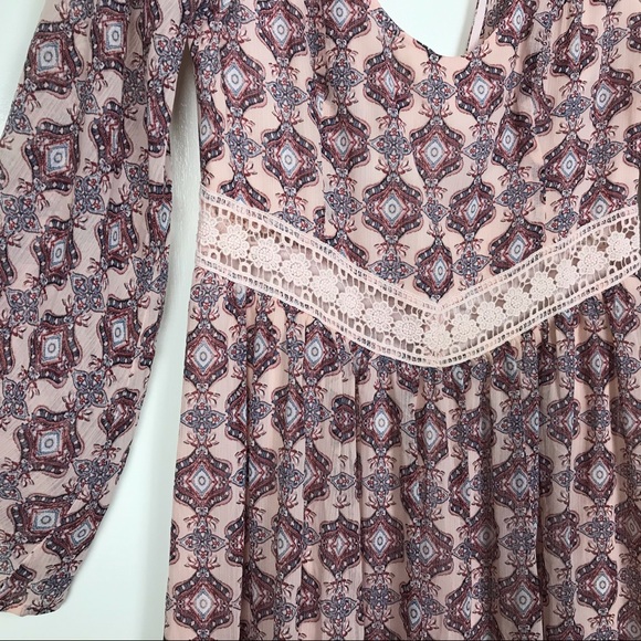 Hollister NWT sz L Bell Sleeve Lace Inset V-Back - Picture 3 of 8